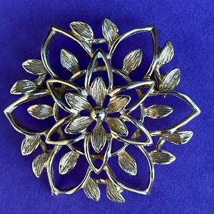 1960 Sarah Coventry Flower Brooch